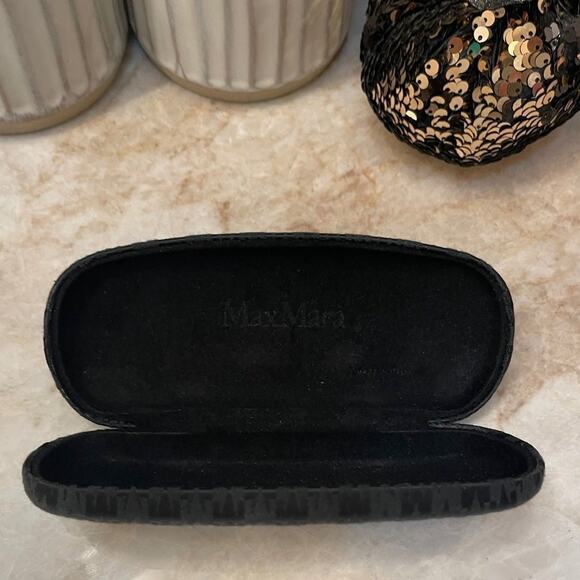 MaxMara sunglass eyeglass case - Picture 3 of 6